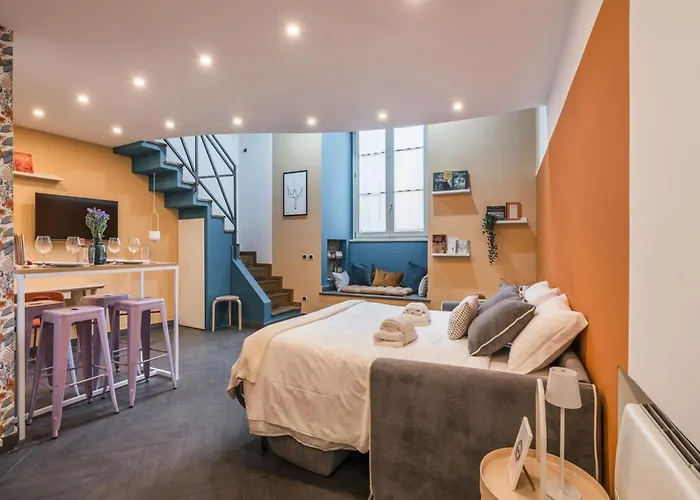 The Rent - Colorful Loft In Trastevere Area Daire Roma