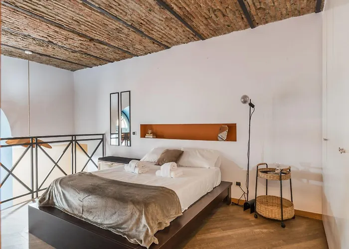 The Rent - Colorful Loft In Trastevere Area Daire