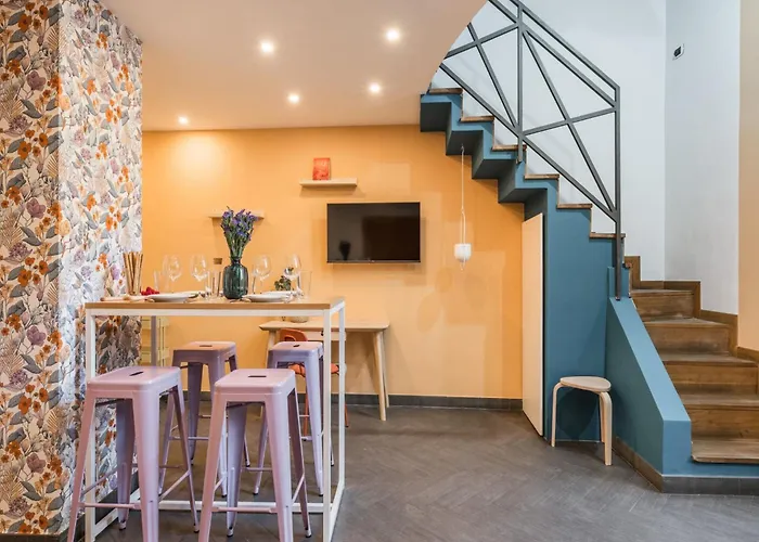 The Rent - Colorful Loft In Trastevere Area